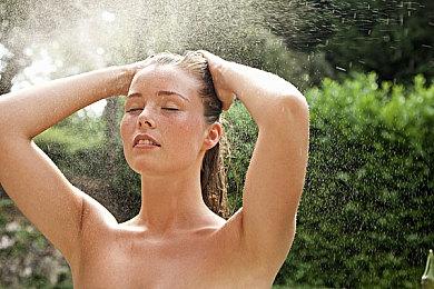 《三伏》庆祝发售一周年 作者月光蟑螂分享新作进度